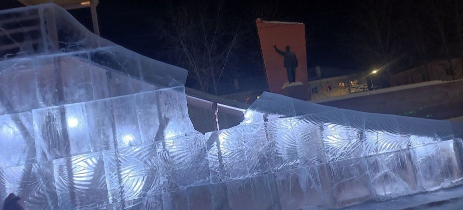 В Карпинске от главной городской горки откололась ледяная глыба