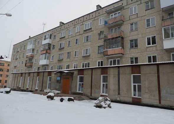 В Карпинске горел мусор в двух пятиэтажках, расположенных неподалеку друг от друга