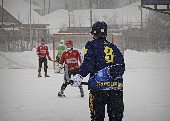 В эту субботу в Карпинске встретятся два фаворита областного чемпионата по хоккею с мячом