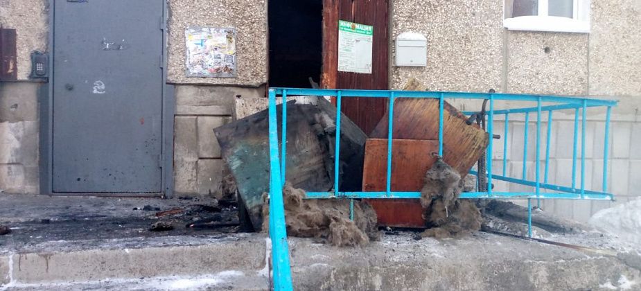 В Карпинске отогрев водосточной трубы привел к пожару