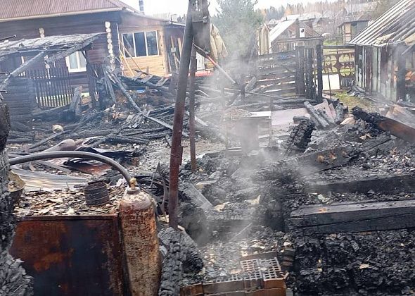 Карпинские пожарные помогали тушить пожар в Волчанске, где горели частный дом, баня и автомобиль