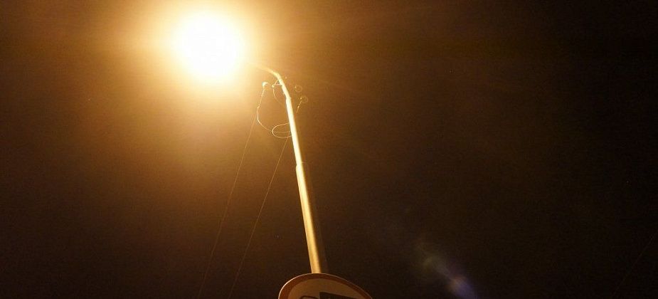 На пешеходных переходах центральной улицы добавят постоянное освещение
