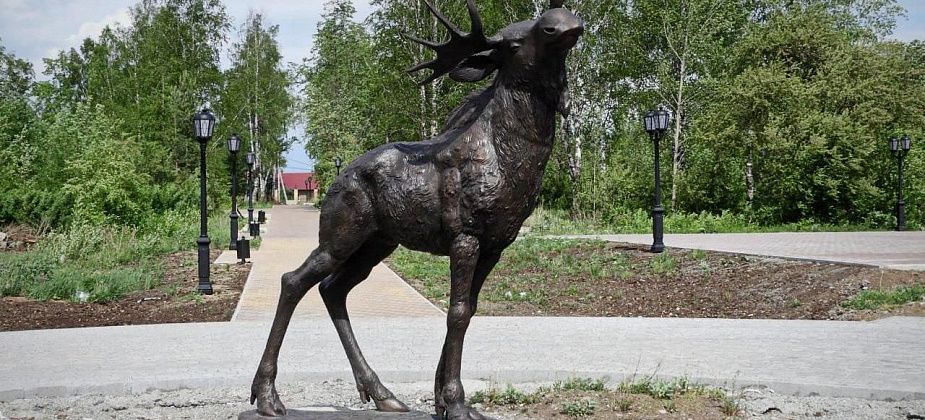  Депутат Госдумы Шипулин проверил, как в Карпинске реконструируют парк ДКУ и школьный стадион