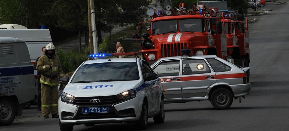 Центр Карпинска перекрыт силовиками. Здание суда проверяют на наличие взрывчатки