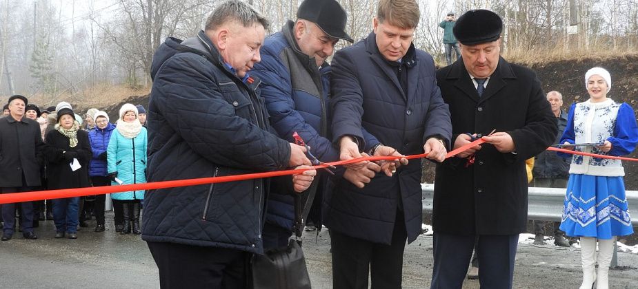 В Карпинске торжественно открыли мост