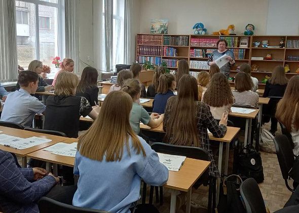 В библиотеке Попова школьники и работники городских предприятий написали Диктант Победы