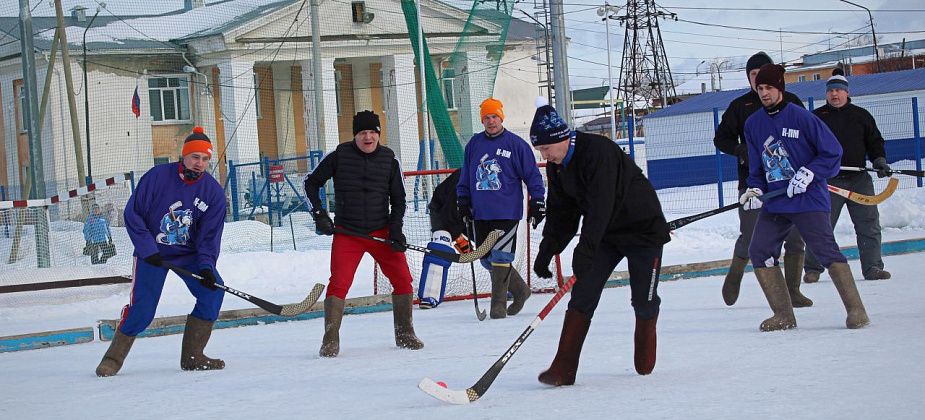 В Карпинске прошел городской чемпионат по хоккею на валенках. Победили золотодобытчики