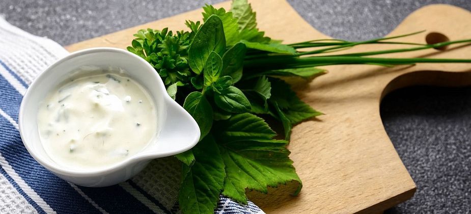 Чем заменить соусы из магазина? Делаем 5 салатных заправок