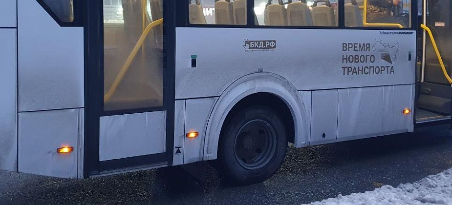 Жители Сосновки жалуются на работу автобуса: пассажиров не пускают в ожидающий отправки транспорт