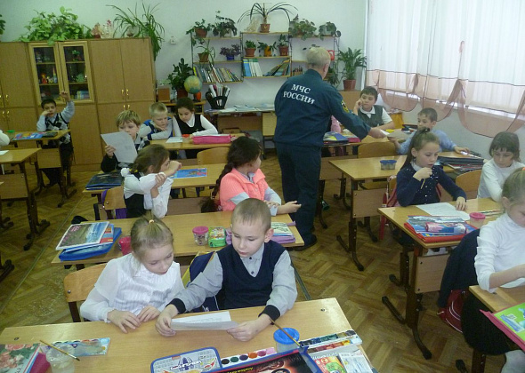 Спасатели провели урок ОБЖ для детей