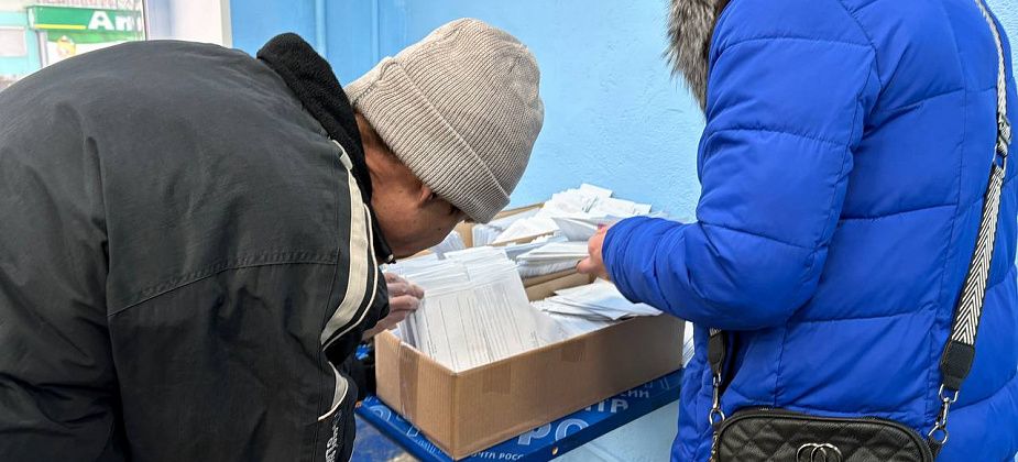 Теперь квитанции за свет лежат в общем ящике на почте. Пенсионеры просят хотя бы сортировать их