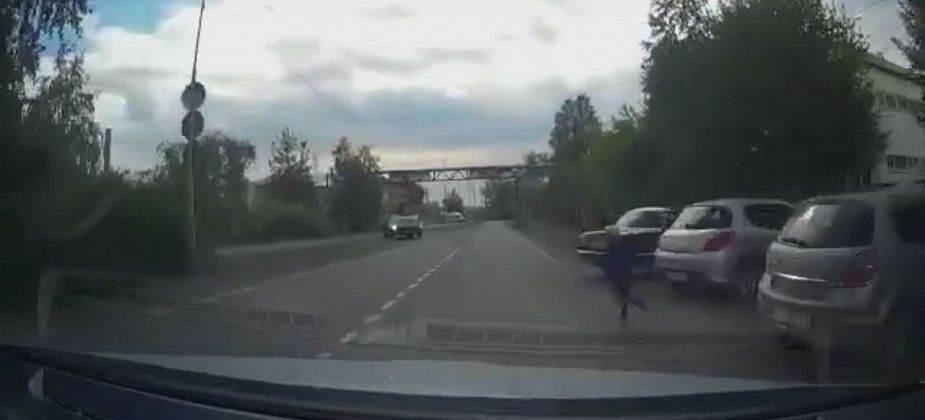 В Карпинске под колеса машины попал 5-летний ребенок