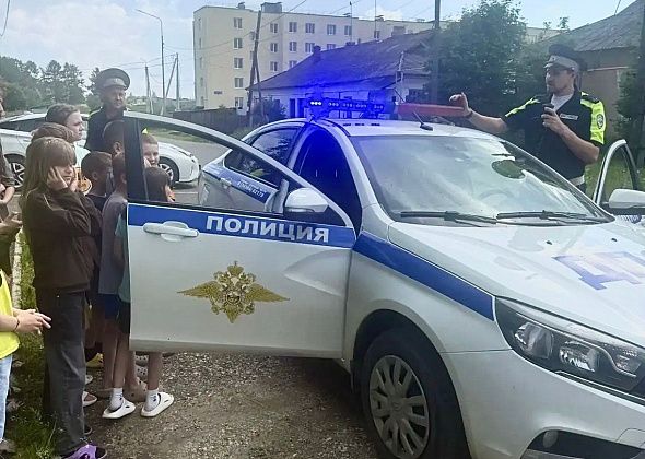 Карпинский реабцентр им. Гагарина посетили сотрудники Госавтоинспекции