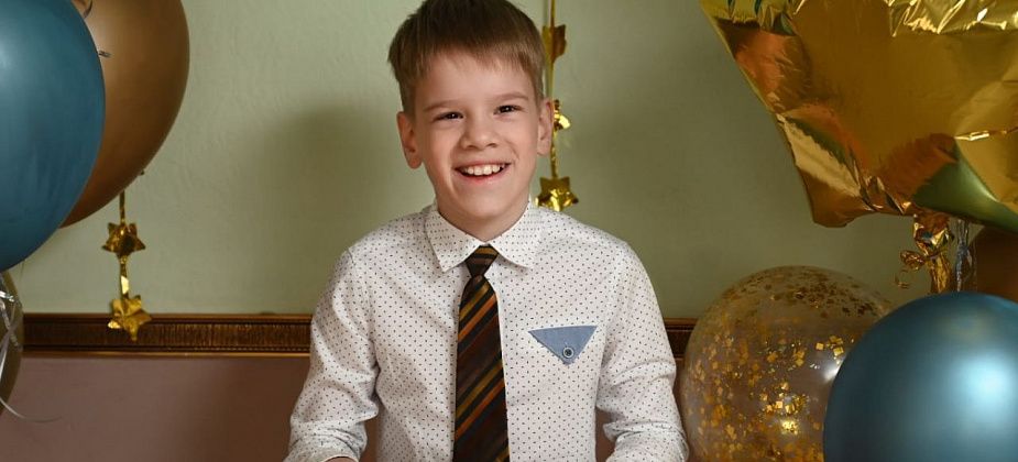 Свердловский бизнесмен купил для 10-летнего карпинца с ДЦП коляску