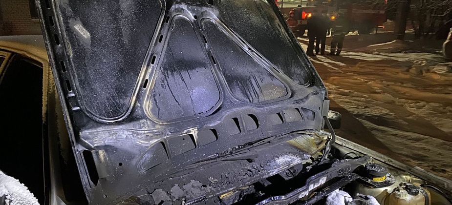 1 января на улице Малышева горела «девятка»