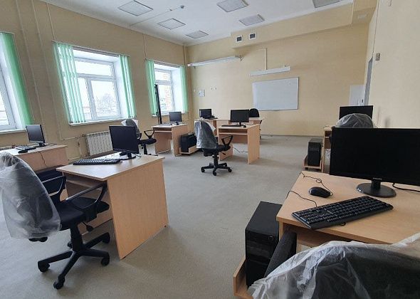 Путин поручил снять ограничения по возрасту для земских учителей и тренеров  