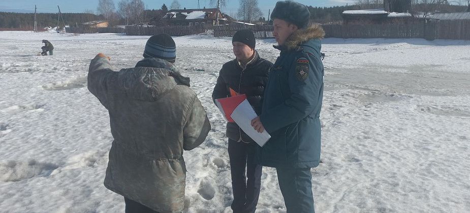 Карпинские пожарные предупреждают горожан об опасности весеннего льда 