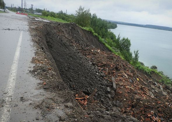 В Карпинске продолжаются работы по засыпке места оползня на борту разреза