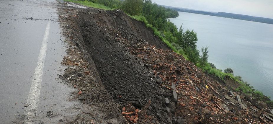 В Карпинске продолжаются работы по засыпке места оползня на борту разреза