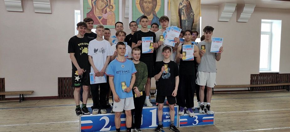 В Карпинске прошли соревнования по силовому многоборью