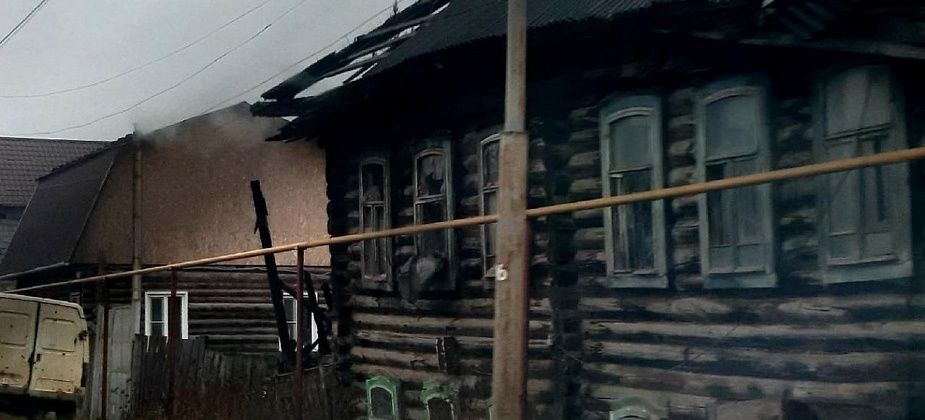 По Советской двухэтажка накренилась над газовой трубой. Люди просят властей обратить внимание