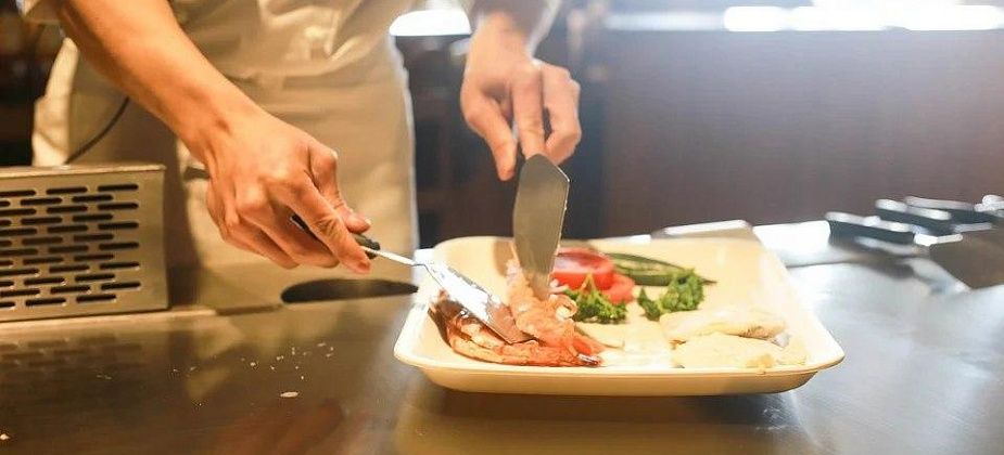 Карпинский оперштаб ограничил работу заведений общепита