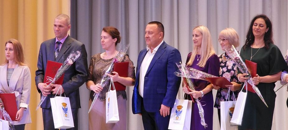 Воспитателей и педагогов поздравили с профессиональным праздником