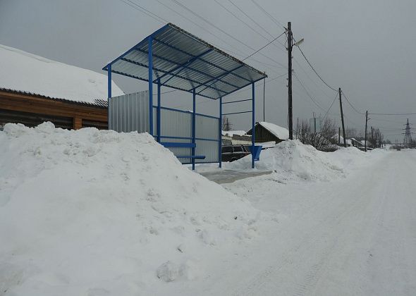 Николай Индиков обратил внимание чиновников на нечищеные подходы к автобусным остановкам