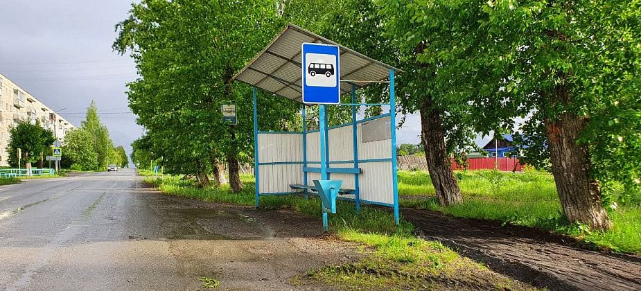 В Карпинске продолжают благоустраивать городские остановки