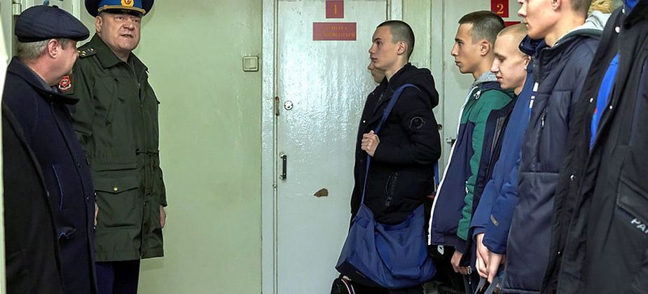 Весенний призыв возобновился. Первая отправка срочников в армию возможна после 20 мая