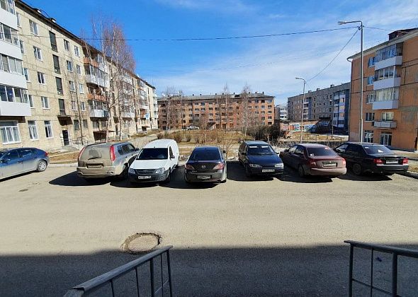 Автовладелец недоволен «собственными» парковочными местами возле многоквартирного дома