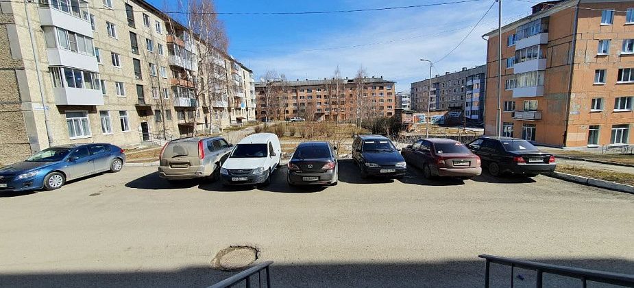 Автовладелец недоволен «собственными» парковочными местами возле многоквартирного дома