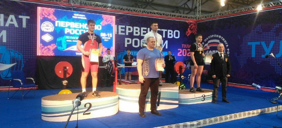 Карпинский пауэрлифтер занял второе место на Первенстве России по жиму штанги