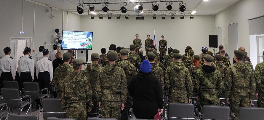 Студенты четырех городов встретились в карпинском техникуме на военно-патриотической игре