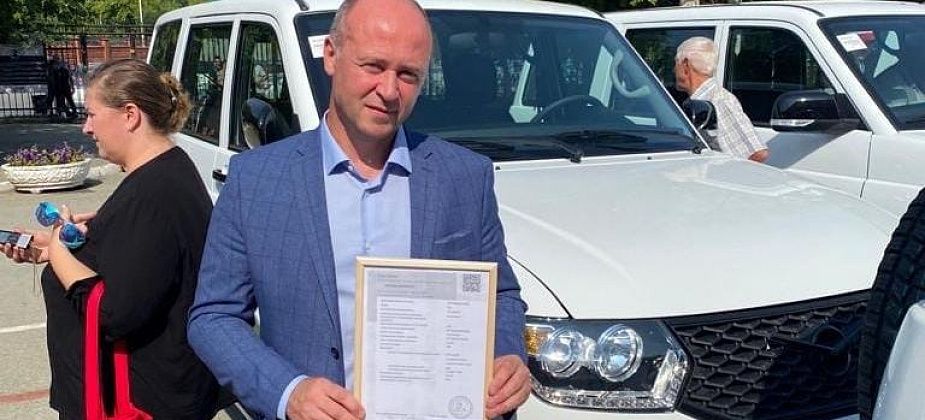 Карпинская больница получила от Минздрава еще один автомобиль