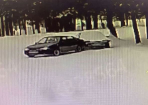 Сотрудники ГАИ ищут очевидцев ДТП, которое случилось на парковке по улице Мира