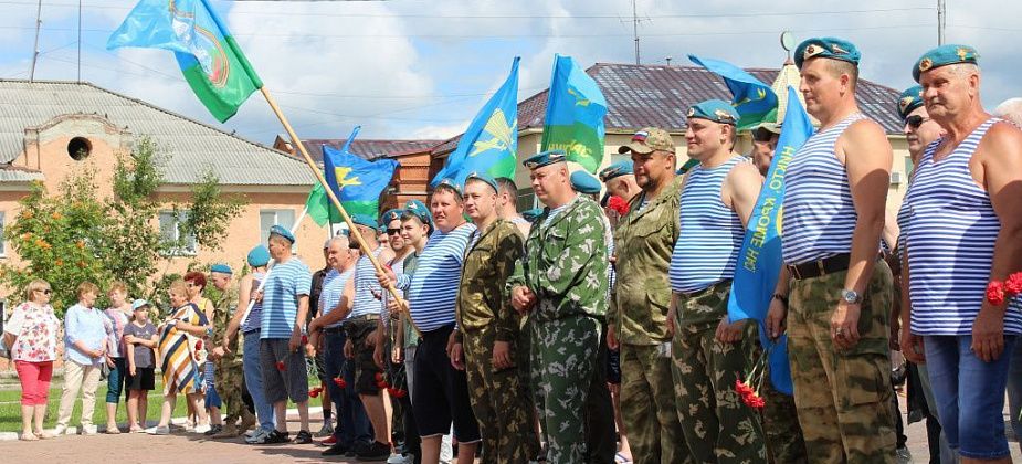 В День ВДВ в Карпинске организуют автопробег, концерт и памятное мероприятие