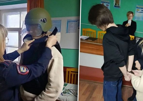 Студентов КМТ пригласили в отдел полиции и дали примерить обмундирование