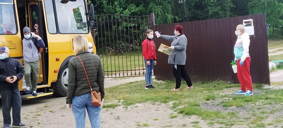 В загородном лагере "Светлячок" стартовала первая смена. Дети отдыхают в особых условиях