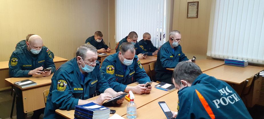 Карпинские пожарные приняли участие во Всероссийском экологическом диктанте