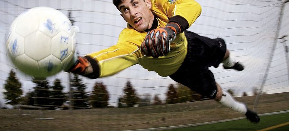 В Карпинске стартовал чемпионат города по футболу