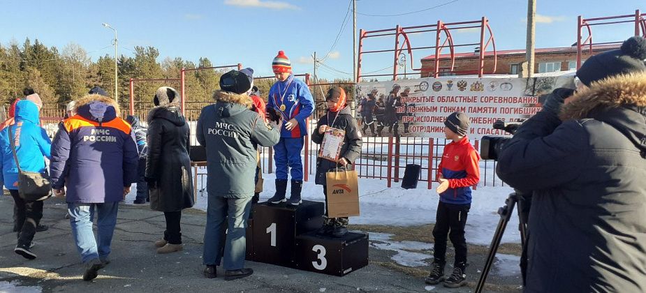 В Карпинске прошли лыжные гонки, посвященные памяти погибших спасателей