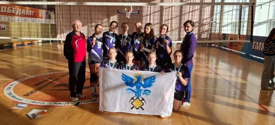 Волейболистки из Карпинска заняли призовое место на областном первенстве