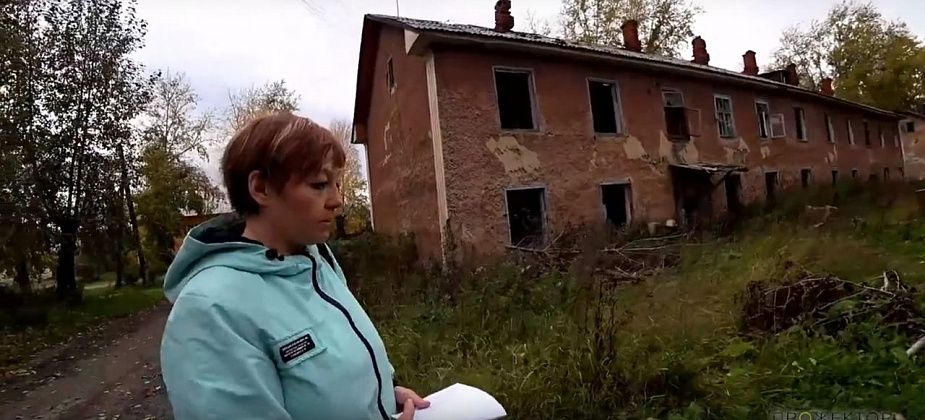 Счета многодетной матери арестовали за «мусорный» долг в заброшенном бараке
