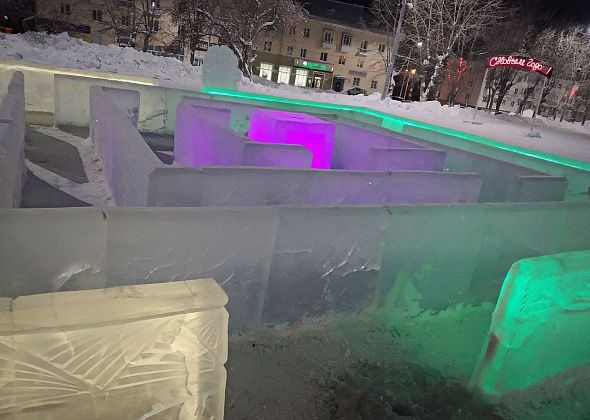 В новогоднем городке сломали ледовый лабиринт