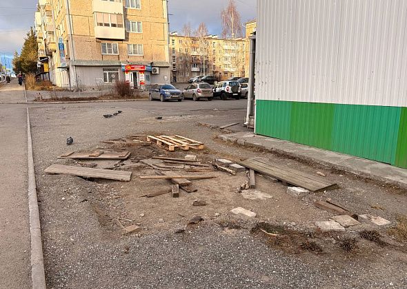 Горожанка просит убрать основания, оставшиеся от киосков «Роспечати»