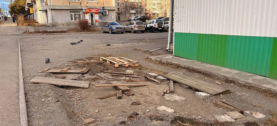 Горожанка просит убрать основания, оставшиеся от киосков «Роспечати»