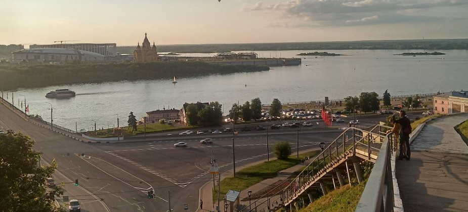Сходить на Стрелку, посмотреть на «детство» Горького и... страдающую средневековую плитку