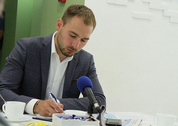 Антон Шипулин попал в топ-депутатов, ведущих наибольшую активность в соцсетях