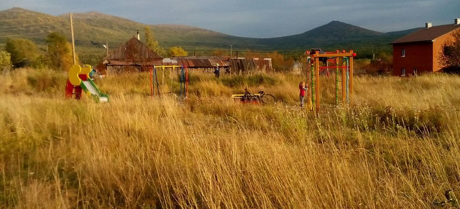 Жители поселка Кытлым недовольны детской площадкой
